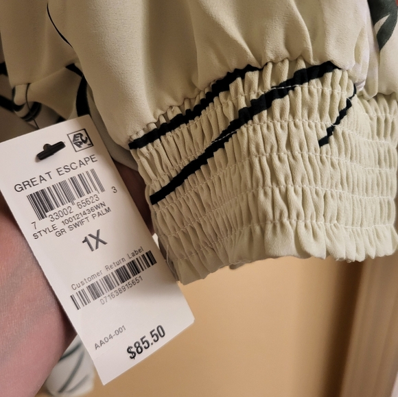 Ladies top - Picture 4 of 4